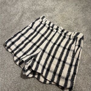 Vestique Black and White Checkered High Waist Shorts Tweed S